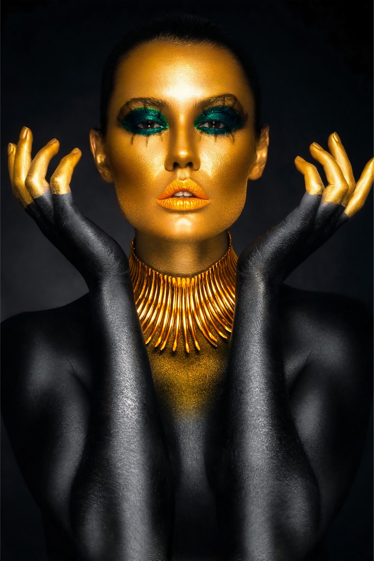 Black Gold Neckless Woman