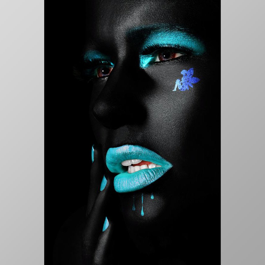 Blue Lips Black Woman - Afbeelding 9
